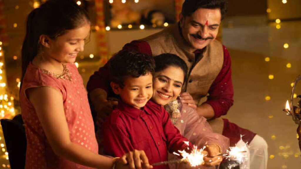 Diwali 2025: दिवाली कब है, यहां जानिए सही डेट, शुभ मुहूर्त और पूजा विधि